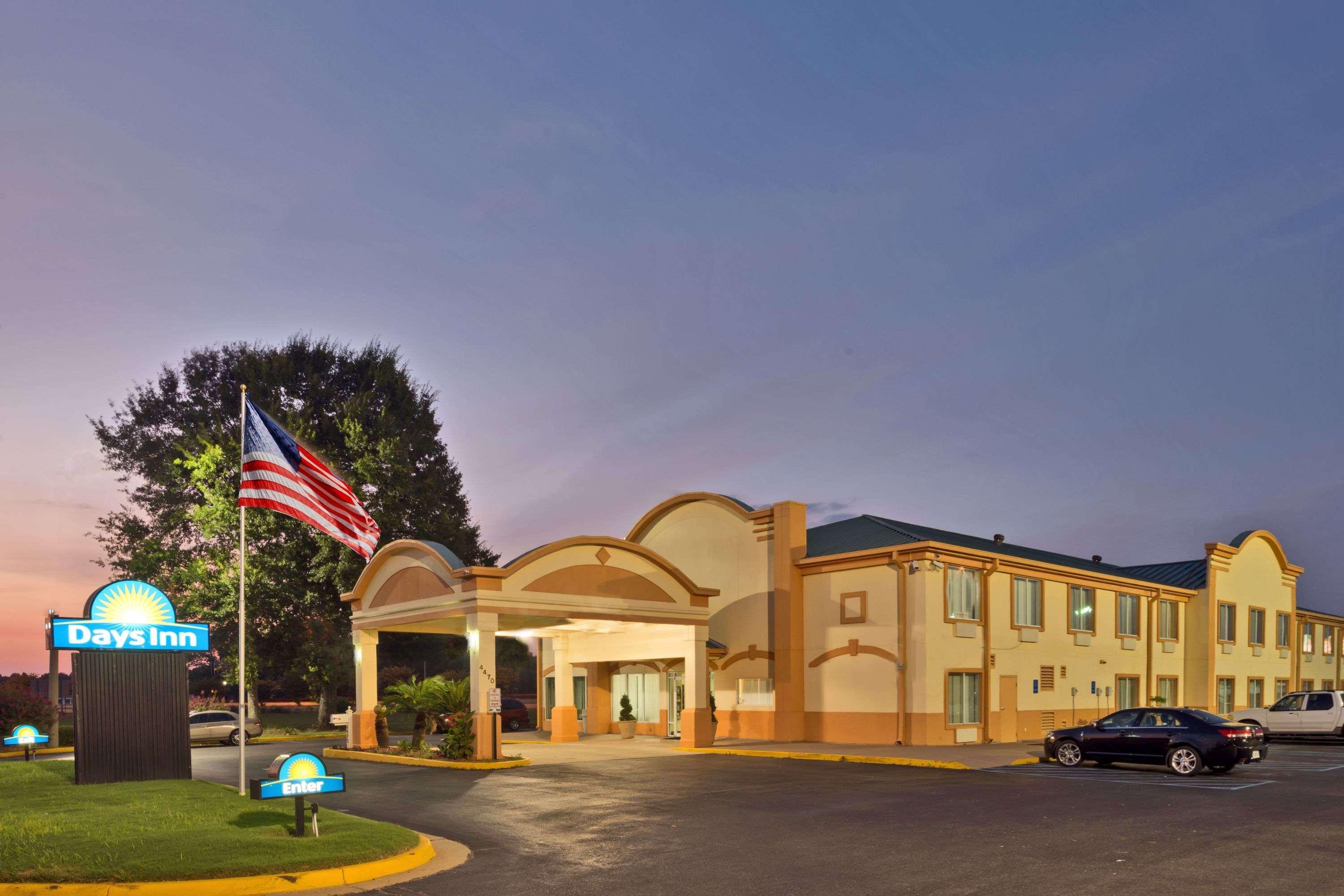 Days Inn By Wyndham Coliseum Montgomery Al Ngoại thất bức ảnh